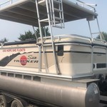 Sun tracker 25 party barge