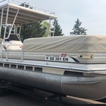 Sun tracker 25 party barge