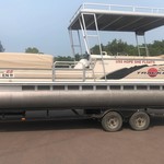 Sun tracker 25 party barge