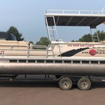 Sun tracker 25 party barge