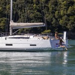 Dufour 390