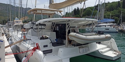 Lagoon 42