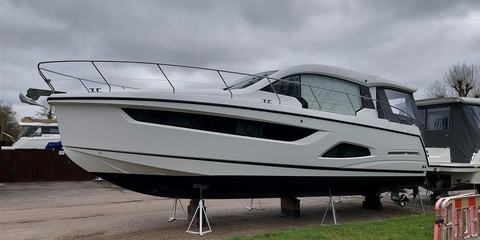 Sealine C390