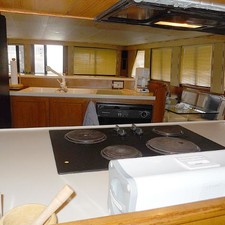 Vantare Cockpit Motoryacht