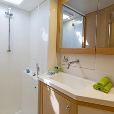 Lagoon 450F AC &amp; GEN &amp; WM