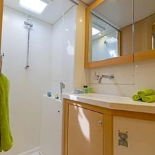 Lagoon 450F AC &amp; GEN &amp; WM