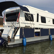 TechnusTrimaran-Schwimmplattform