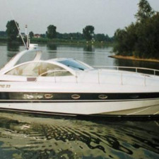 Pershing 39