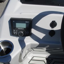 Viaggio Lago 22U Quad Lounger Tripletoon With A Suzuki 150HP Motor