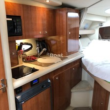 Cruisers Yachts 300 Express
