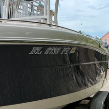 Robalo R222 Center Console