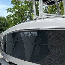 Robalo R222 Center Console