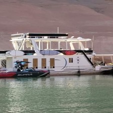 Majestic Houseboat