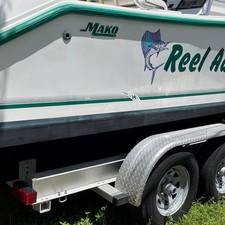 Mako 261 Center Console