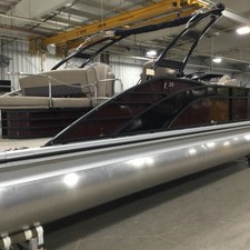 Bennington L Bowrider 25 Swingback