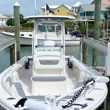 Everglades 243 Center Console
