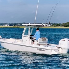 Everglades 243 Center Console