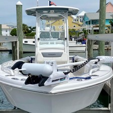 Everglades 243 Center Console