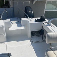 Glacier bay isle runner blue hull 2670