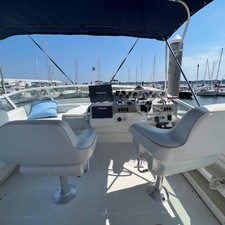 Carver 374 Voyager