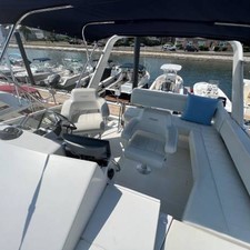 Carver 374 Voyager