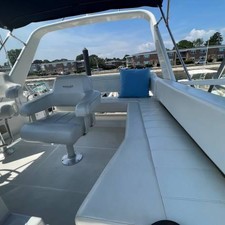 Carver 374 Voyager