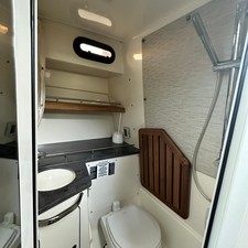 Boston Whaler 350 Realm