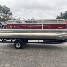 Sun Tracker Party Barge 18 DLX