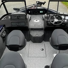 Tracker Targa V-18 WT