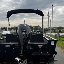 Tracker Targa V-18 WT