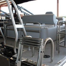 Bentley Pontoons 220 Swingback Dual Captains Chair