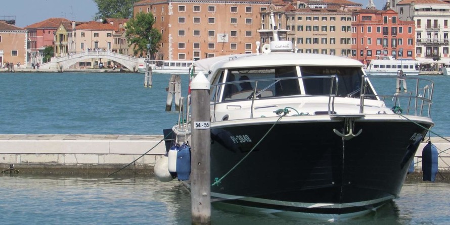 SAS Adriana 44