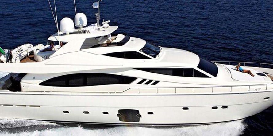 Ferretti 881