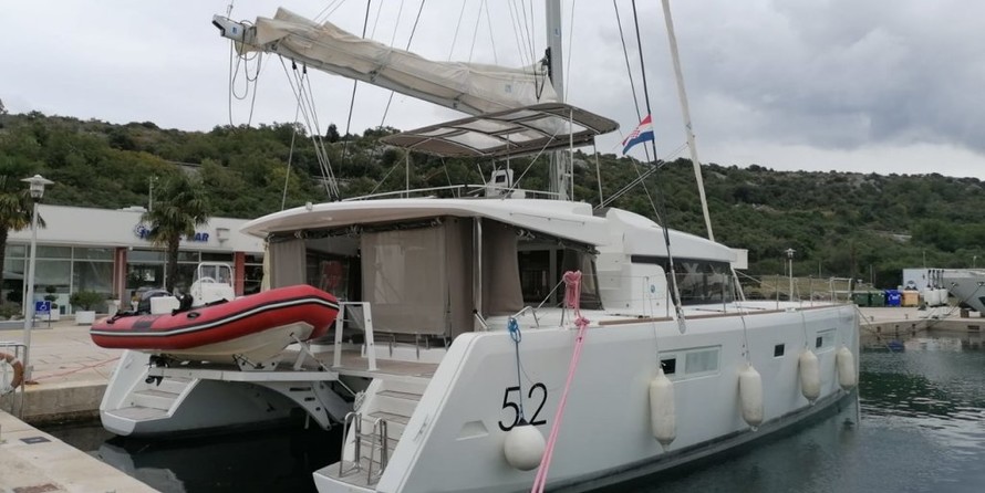 Lagoon 52