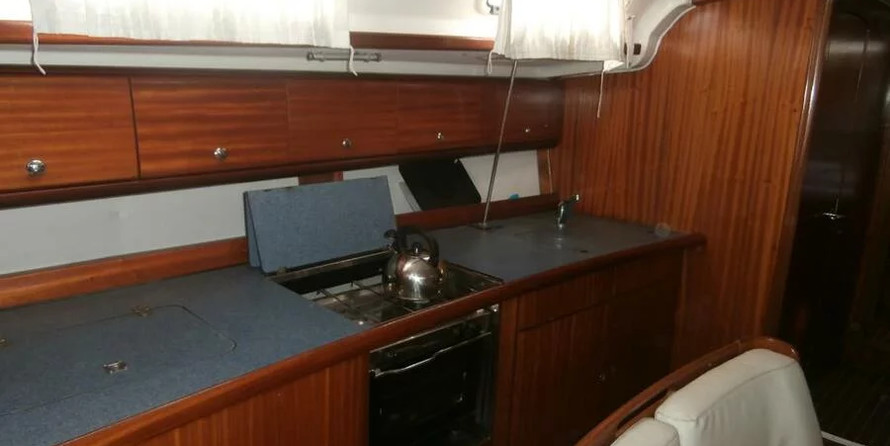 Bavaria 44