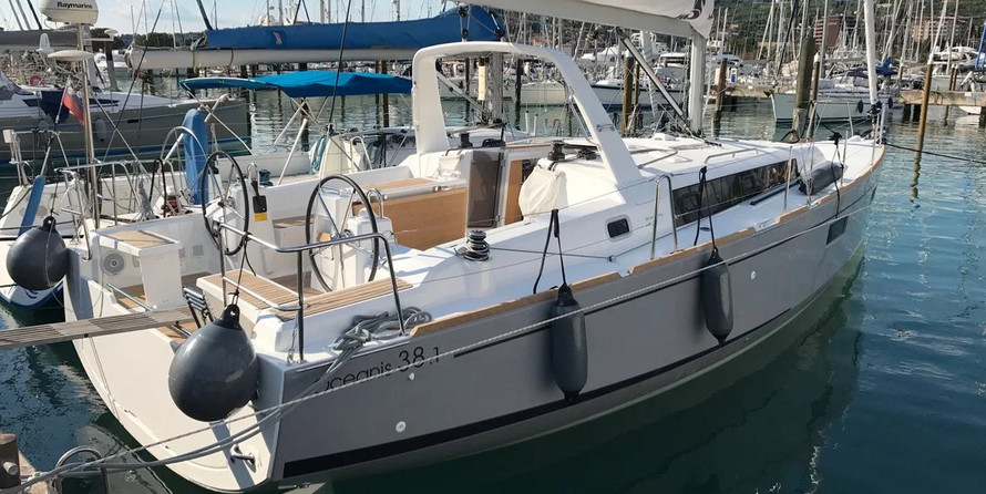 Beneteau Oceanis 38.1