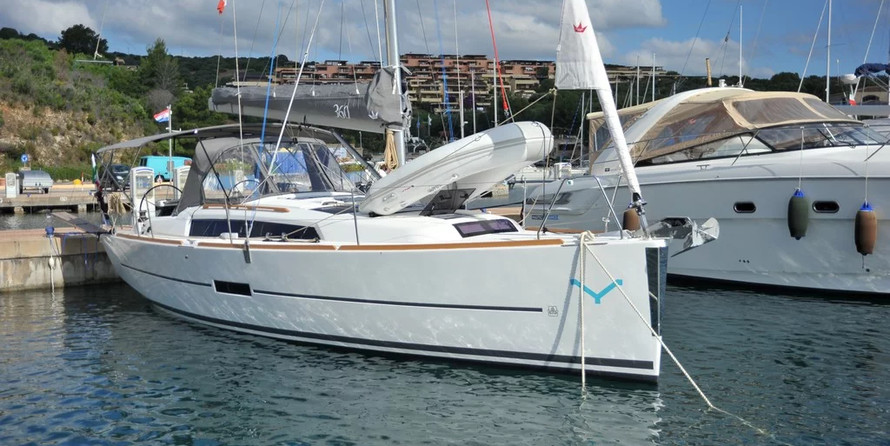 Dufour 360