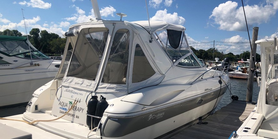 Cruisers Yachts 320 Express