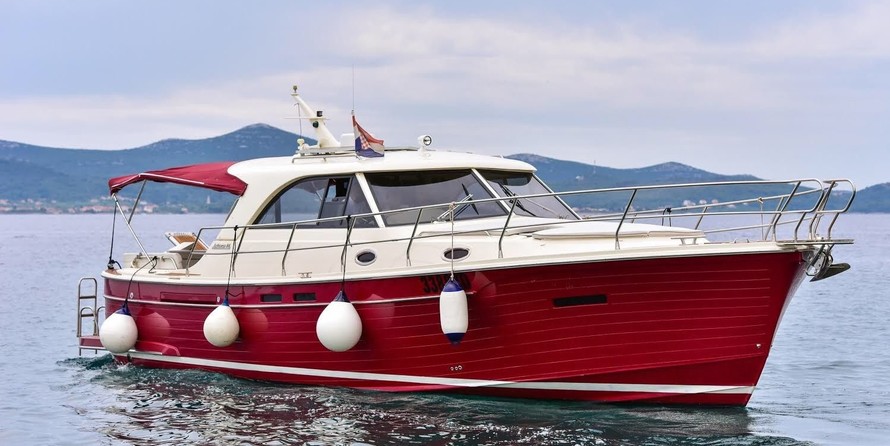 SAS Adriana 44
