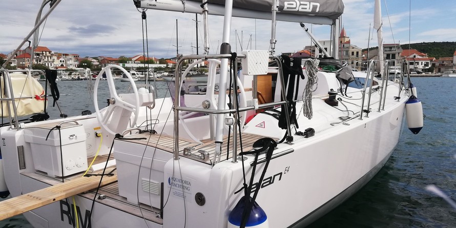 Elan E4