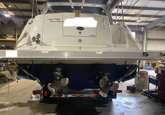 Rinker 320 Express Cruiser