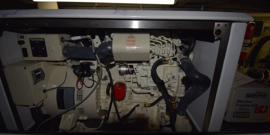 Chris-Craft Commander 44