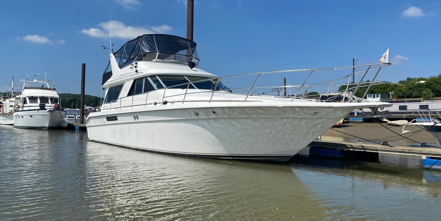 Sea ray 500 db sedan bridge