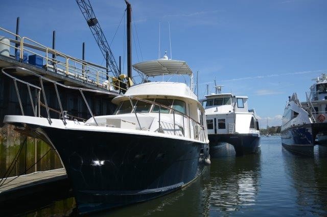 Hatteras 58