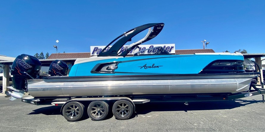 Avalon Excalibur Elite Windshield 27' w/ Twin 400HP Mercury Racing Motors!