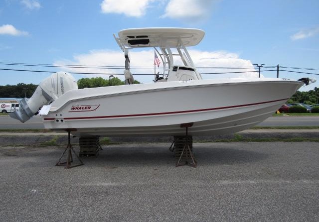 Boston Whaler 230 Outrage