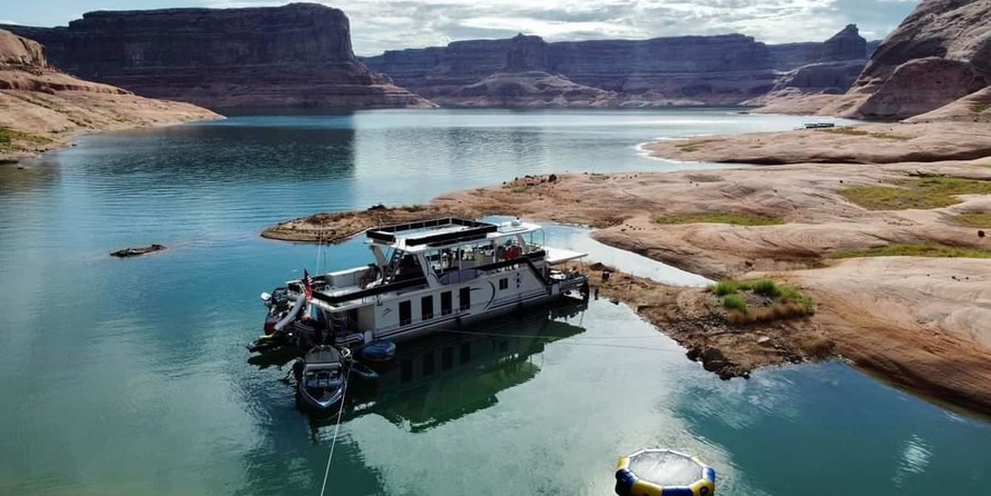 Majestic Houseboat