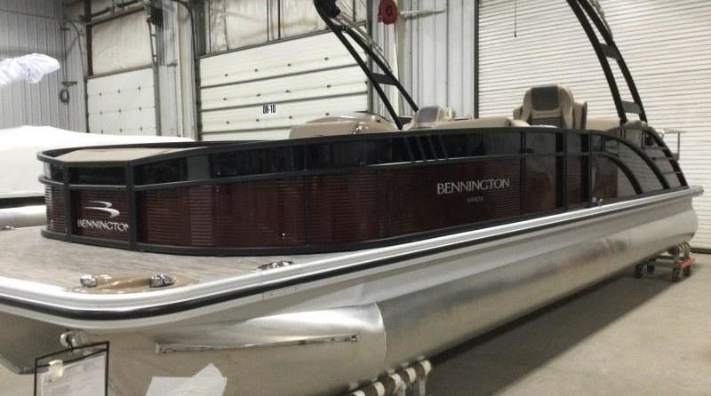 Bennington L Bowrider 25 Swingback