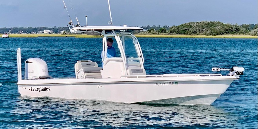 Everglades 243 Center Console
