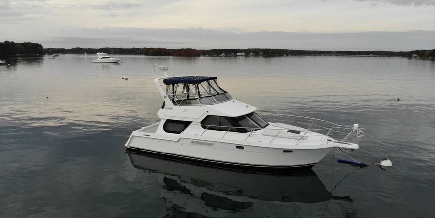 Carver 374 Voyager